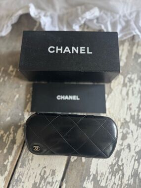 CHANEL quilted sunglass case🖤